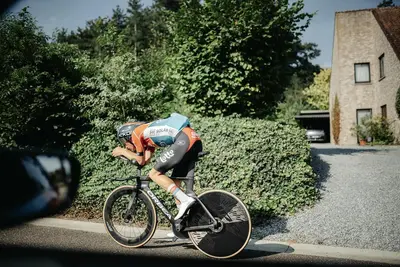 Alec Segaert durante la ricognizione della cronometro della seconda tappa del Renewi Tour 2024 © Brecht Steenhouwer via X