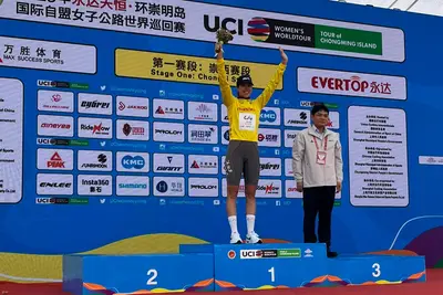 Georgia Baker sul podio della prima tappa del Tour of Chongming Island ©Greenedge Cycling