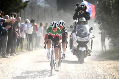 Elisa Longo Borghini con Elise Chabbey alla Strade Bianche ©UAE Team ADQ (Foto Getty)