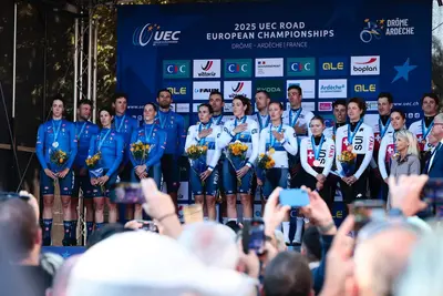 Il podio della prova di staffetta mista ai Campionati Europei di Ciclismo su Strada © Movistar Team / SprintCycling