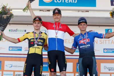 Il podio finale con Dylan Van Baarle, Olav Kooij e Mathieu Van der Poel. (C) Jumbo-Visma Twitter