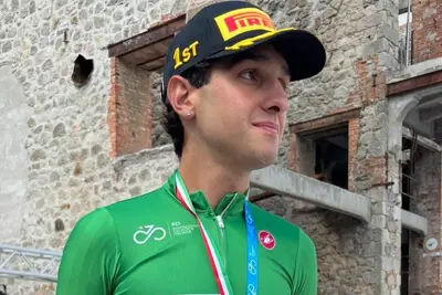 Mattia Gaffuri con la divisa di campione italiano Gravel ©Mattia Gaffuri via IG