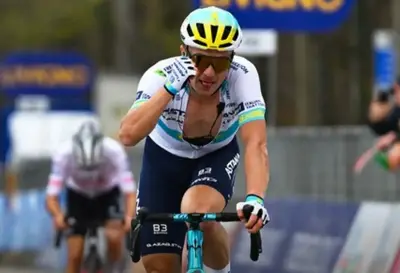 Alexey Lutsenko vince la terza tappa del Giro d'Abruzzo 2024 con arrivo a Prati di Tivo ©CyclingMag via IG