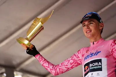 Lorenzo Finn in maglia rosa ©Giro d'Italia Next Gen