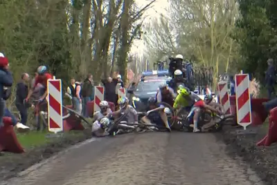 La caduta del gruppo inseguitore al GP Denain 2024