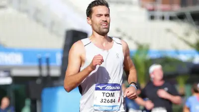 Tom Dumoulin, impegnato nella mezza maratona di Amsterdam nel 2023