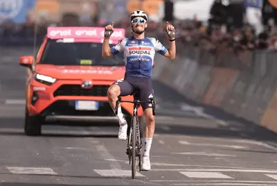 Julian Alaphilippe vince a Fano © Giro d'Italia