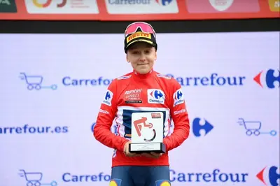 Gaia Realini veste la prima maglia rossa della Vuelta Femenina 2024 ©Lidl-Trek