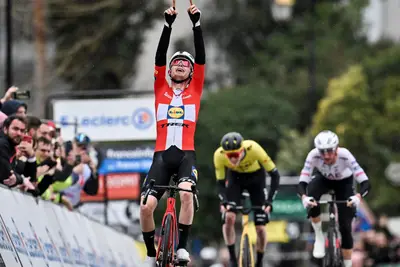 Mattias Skjelmose vince lo sprint a tre con McNulty e Jorgenson ©Paris-Nice