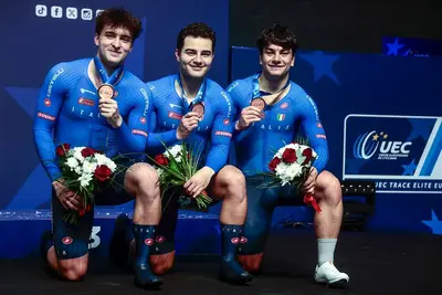 Matteo Bianchi, Stefano Minuta e Mattia Predomo con il bronzo conquistato agli Europei su pista di Konya 2026 ©FCI