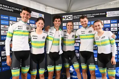 La squadra australiana vincitrice della mixed relay ai Campionati del Mondo di Zurigo 2024 © UCI via X