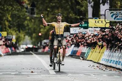 Laporte vince la Parigi-Tours 2024 ©ParigiTours 2024 via X