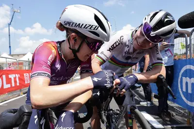 Kopecky e Fisher-Black dopo l'arrivo della terza tappa.© Giro d'Italia Women via X