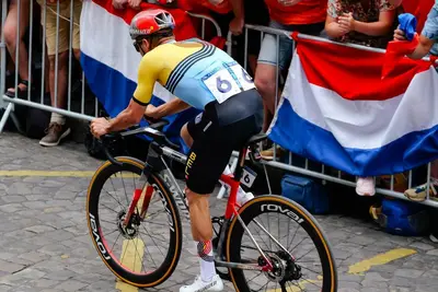 Remco Evenepoel sul pavé di Montmartre © Paris2024 via X