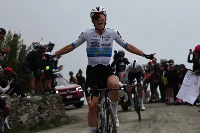 Demi Vollering vince sul Colle delle Finestre ©Giro d'Italia Women