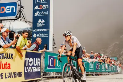 Pablo Torres taglia il traguardo dell'ultima tappa del Tour de l'Avenir 2024 © Tour de l'Avenir