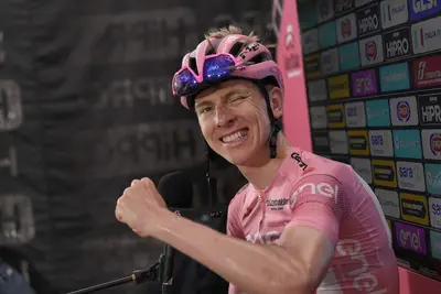 Tadej Pogacar si gode il post-gara di Bassano del Grappa © Giro d'Italia