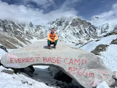 Claudio Piani al termine del suo cicloviaggio verso l'Everest