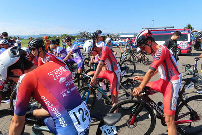 I corridori della Chuo University alla partenza del Tour de Hokkaido © Tour de Hokkaido