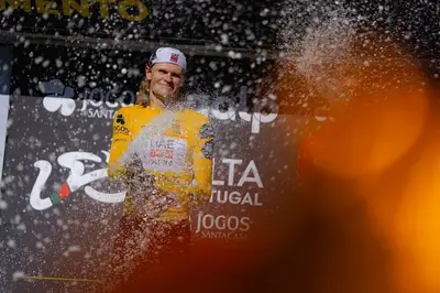 Johansen celebra la maglia di leader