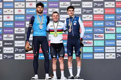 Il podio della crono élite maschile a #Montréal2026 👇 🥇 Remco Evenepoel, Filippo Ganna, Paul Seixas ©SWpix.com