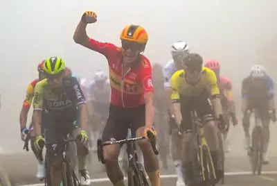 Magnus Cort Nielsen vince la seconda tappa del Giro del Delfinato 2024 sul Col de la Loge ©Sprintcycling