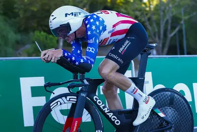 Brandon McNulty in azione nella prima tappa della Vuelta a España 2024 © Unipublic-Sprint Cycling Agency
