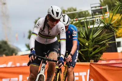 Lise Revol e Giorgia Pellizzotti saranno tra le possibili protagoniste del Mondiale di Ciclocross a Hulst © Ricardo Esteve via X