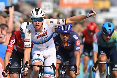 Tim Merlier vince la prima frazione del Renewi Tour 2025 ©Getty Images