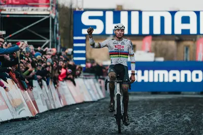 Mathieu van der Poel inarrestabile a Gavere, terza vittoria in tre gare ©UCI Cyclocross