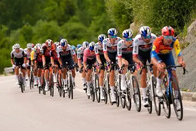 Il gruppo durante la terza tappa del Giro d'Italia © RCS Sport