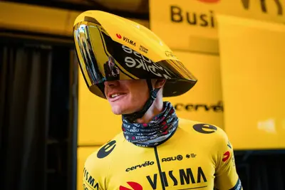 Il casco utilizzato dal Team Visma | Lease a Bike nella cronometro della Tirreno-Adriatico © Team Visma | Lease a Bike