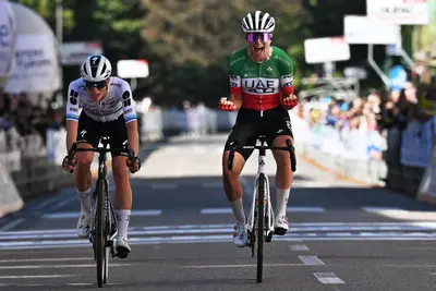 Elisa Longo Borghini e Demi Vollering alla Tre Valli Varesine ©UAE Team ADQ (Foto Getty)