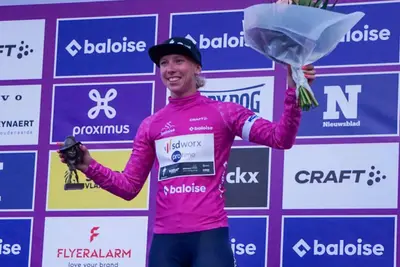 Lorena Wiebes ancora leader di classifica dopo la vittoria in volata ©Baloise Ladies Tour
