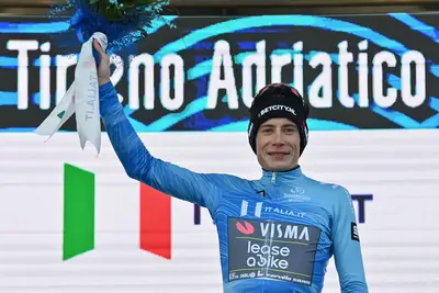 Jonas Vingegaard sul podio al termine della sesta tappa ©Tirreno Adriatico via X