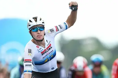 Tim Merlier vince la quarta tappa del Renewi Tour 2025 ©BelgaImage
