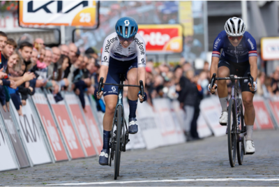 Pfeiffer Georgi batte Christina Schweinberger allo sprint e vince la Binche-Chimay-Binche ©Team dsm-firmenich