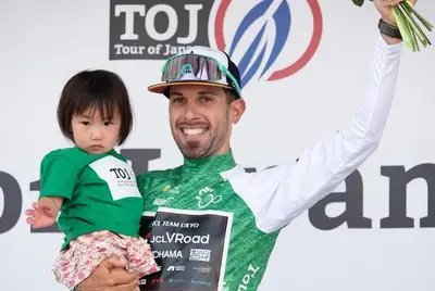 Giovanni Carboni sul podio finale del Tour of Japan © Tour of Japan/JCL Team Ukyo