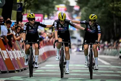 L'arrivo di Demi Vollering ©Tour de France Femmes