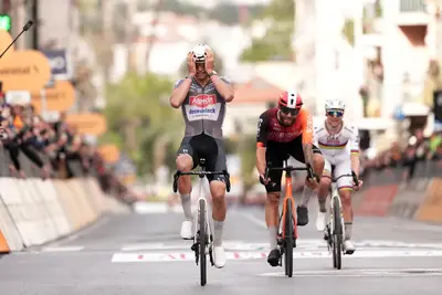 Van der Poel vince la sua seconda Milano-Sanremo su Ganna e Pogačar ©LaPresse