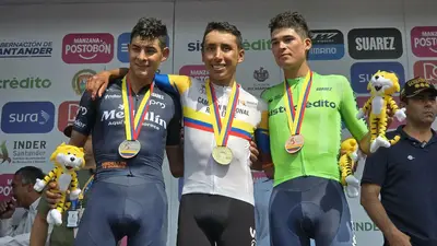 Egan Bernal sul podio dei campionati nazionali colombiani di ciclismo su strada