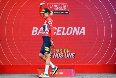 Ellen van Dijk, qui in maglia rossa alla Vuelta ©Lidl-Trek (Foto Getty)