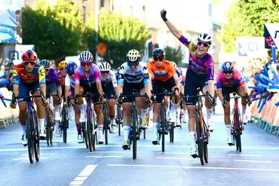Mischa Bredewold conquista la seconda tappa a Nules © Setmana Ciclista Valenciana via X