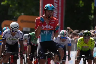 A Cremona vince Steffen De Schuyteneer ©Giro Next Gen