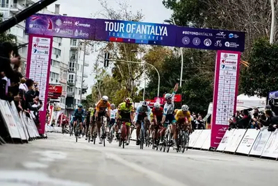 Matevz Govekar, vincitore sul traguardo di Adalia © Twitter Tour of Antalya