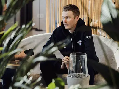 Dylan van Baarle, intervistato nel corso della presentazione della Soudal-QuickStep 2026 (© Wout Beel)