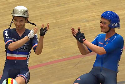 Benjamin Thomas e Simone Consonni si fanno reciproci complimenti al termine di un bellissimo Omnium a Grenchen 2023
