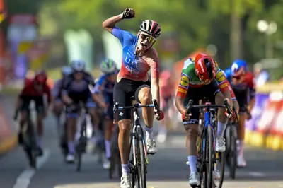 Karlijn Swinkels vince il GP de Wallonie ©UAE Team ADQ