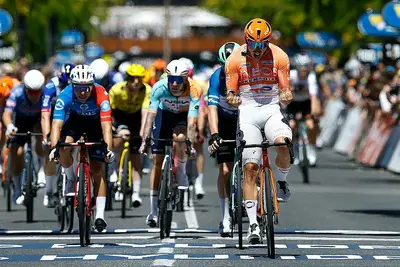 L'esultanza di Sam Welsford, alla settima vittoria in carriera al Tour Down Under
