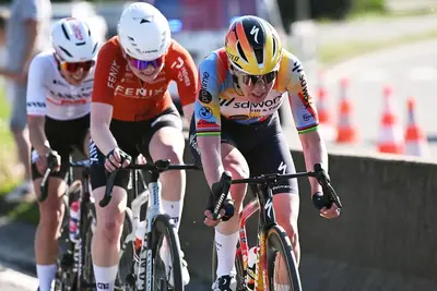 Anna van der Breggen davanti a Puck Pietrese e Kasia Niewiadoma ©gettysport